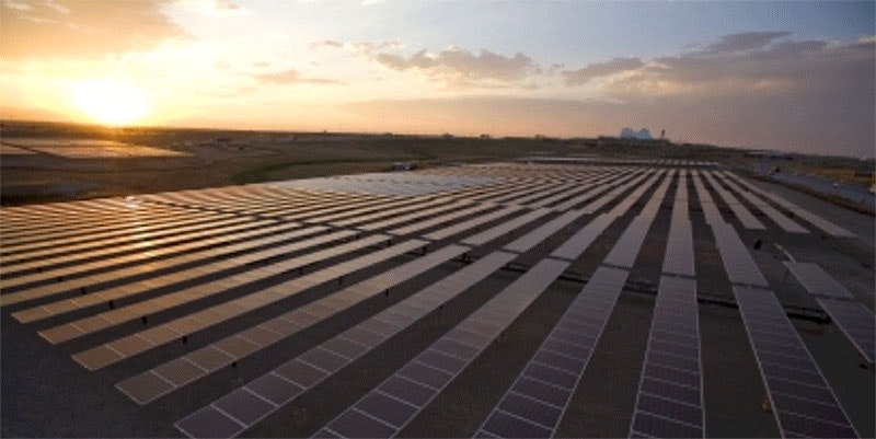 nyngan solar farm at sunset