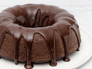 best chocolate bundt cake with simple chocolate glaze