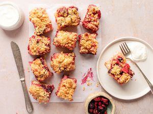 Bumbleberry crumb cake recipe