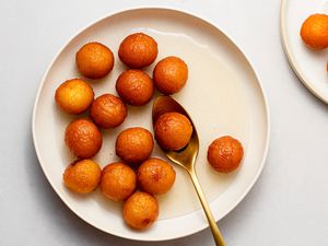 Easy and Delicious Indian Gulab Jamun