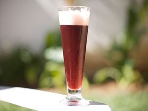 Raspberry Snakebite - Vanilla Porter, Hard Cider, and Fresh Raspberry Beertail