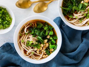 Japanese udon noodles recipe with cilantro and scallions