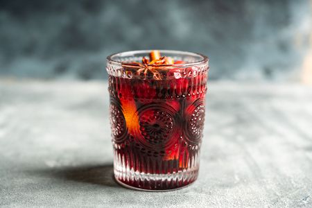 Keto mulled wine in a glass