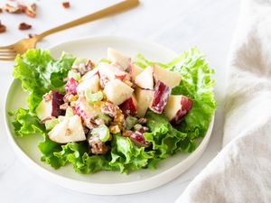 Apple salad with pecan