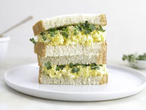 egg salad on bread