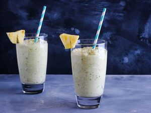 Soursop juice and smoothie recipes in two glasses